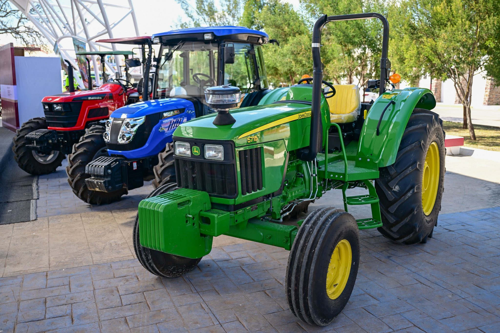 Entrega de tractores y drones agrícolas que encabeza el Gobierno del Estado de México