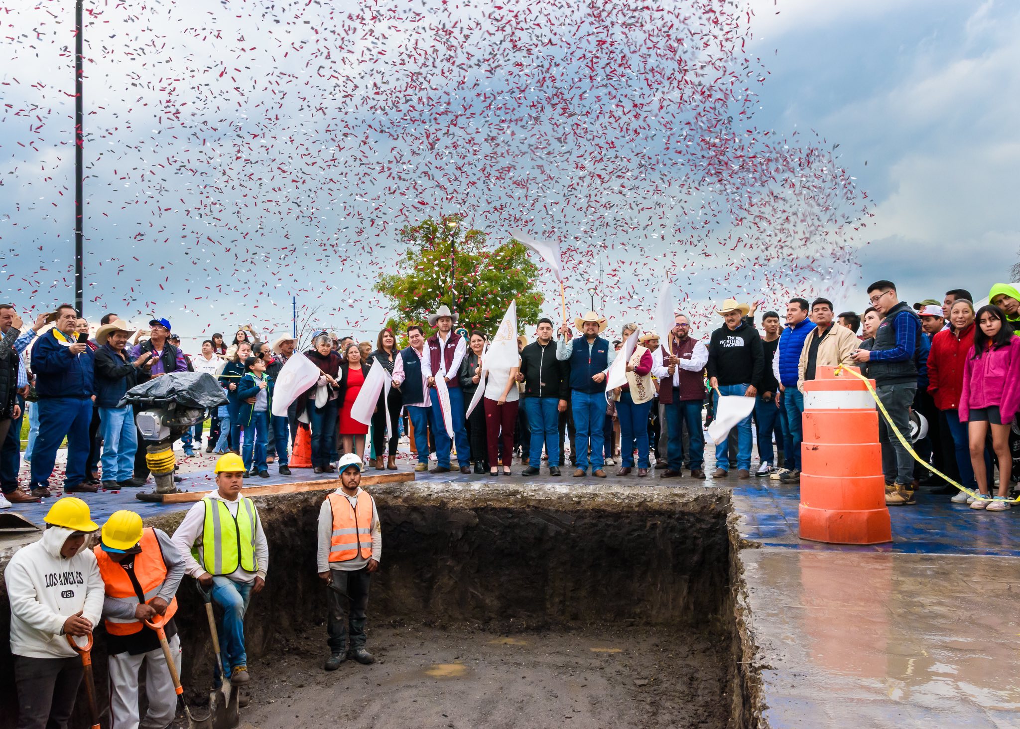 Inicia construcción de cubierta velaria en Soyaniquilpan